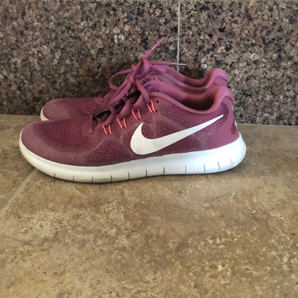 Pink Nike free runs